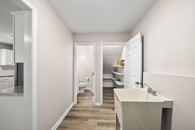 Building Photo - 201 Tonylee Ct