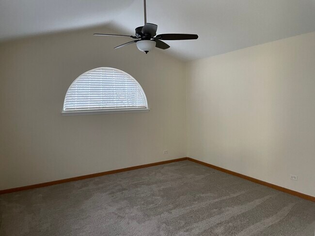 Building Photo - 113 N Barton Trail