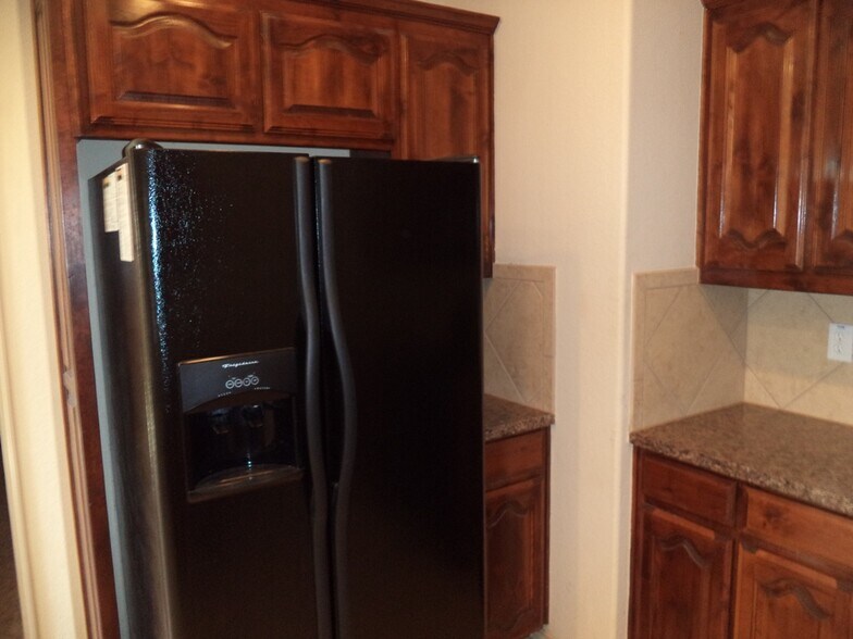 Building Photo - 2121 Ingrid Ln