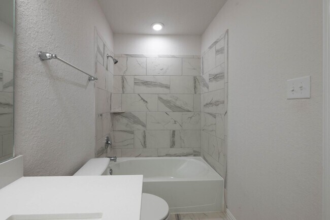 Building Photo - 2089 Egret Ave
