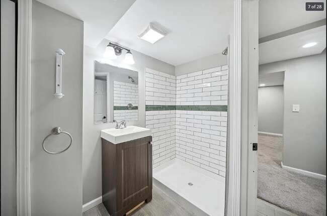 Building Photo - 348 109th Ave NE
