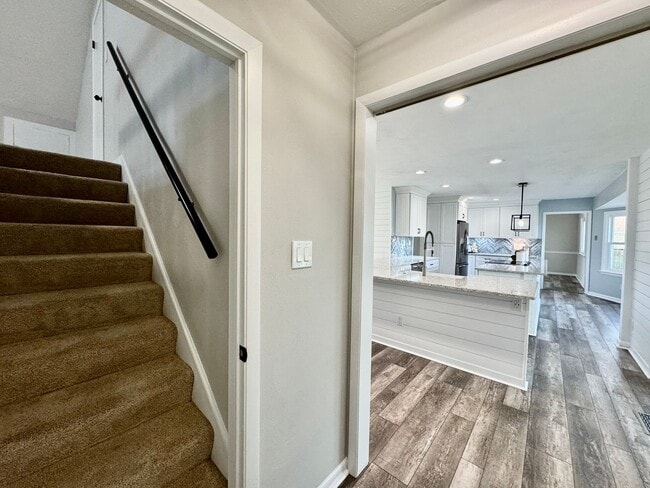 Building Photo - READY NOW!! Updated 5-Bedroom Home w/Fenced Backyard, Attached Garage  & Sunroom - Pet Friendly!