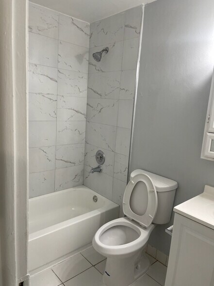 Building Photo - 4704 SW 136th Pl