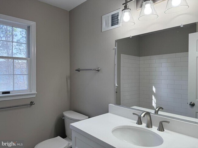 Building Photo - 8659 Bannerwood Dr