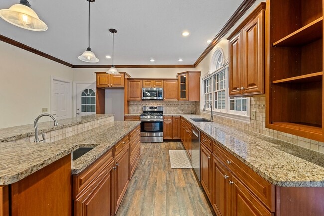 Building Photo - 652 Saddlebrook Dr