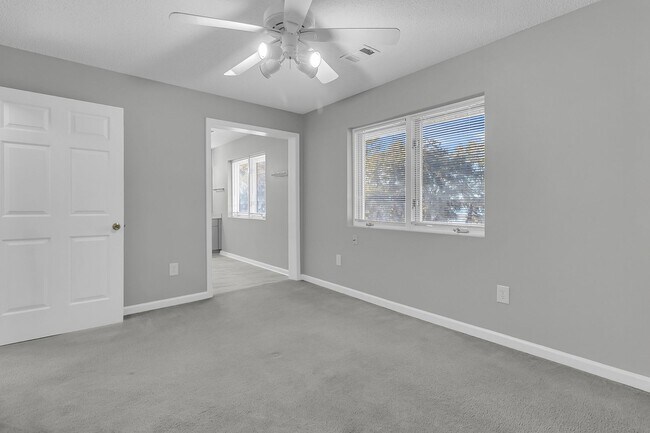 Building Photo - 5844 Hart Rd