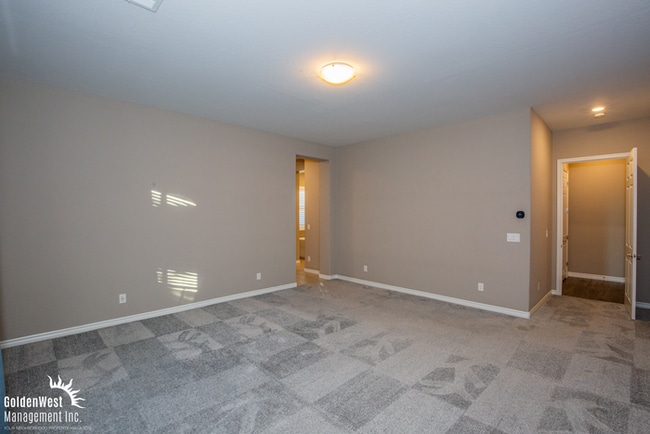 Building Photo - Welcome to this impressive single-story 4Bdm 3.5Ba residence located in a desirable Northwest Las...