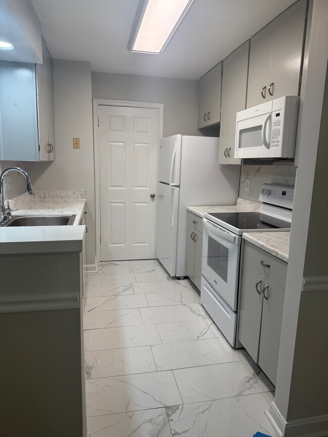 Kitchen - 13700 Modrad Way