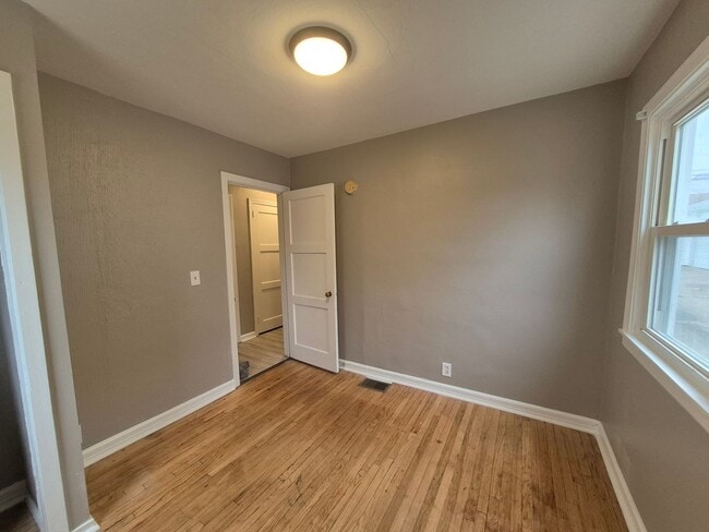 Building Photo - Charming 3-bedroom home!