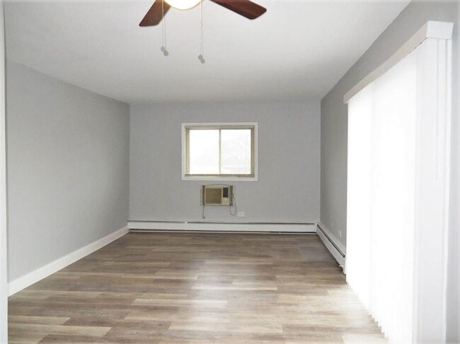 Building Photo - 1 bedroom in Chicago IL 60056