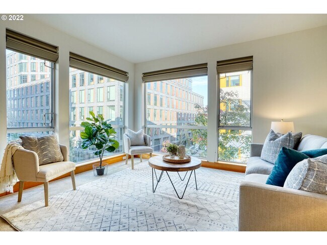 Building Photo - Lovely Corner unit in the Pearl District