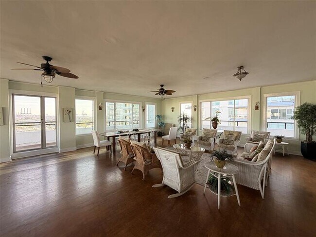 Building Photo - Historic 1BD in The Sovereign | New Appliances | Rooftop Access | Pet Friendly *$1,000.00 Off One...