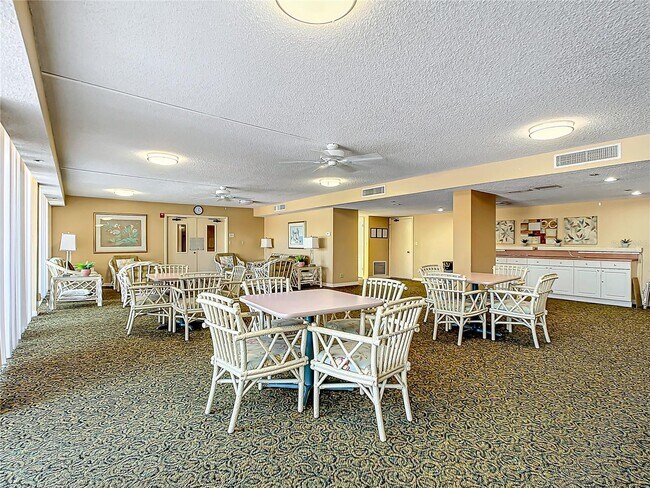 Building Photo - 1 Key Capri