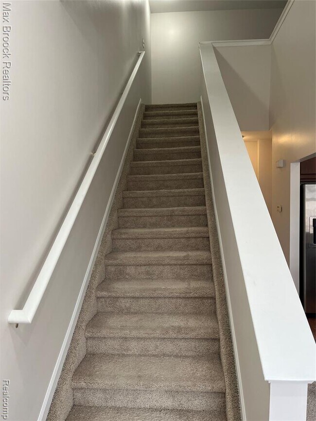 Building Photo - 3255 Camden Dr