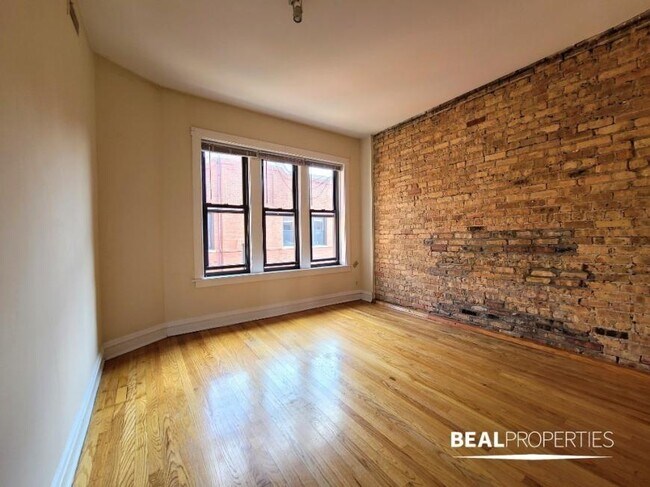 Building Photo - 2 bedroom in CHICAGO IL 60657