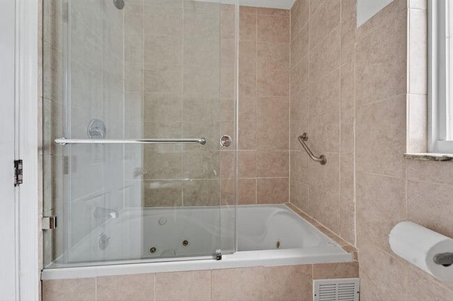 Building Photo - 2612 Florida Blvd