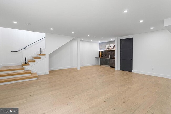 Building Photo - 1733 Chain Bridge Rd