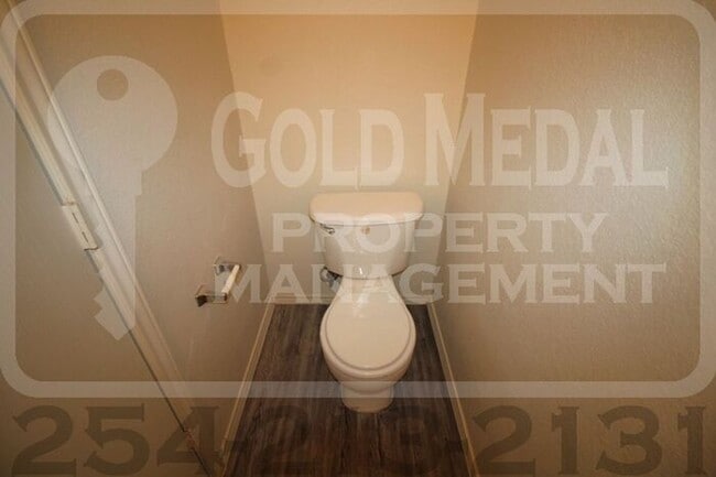 Building Photo - 306 Creek St – Unit C: Cozy Cove Living at...