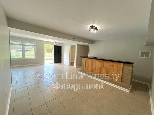 Building Photo - 17120 Green Hill Rd