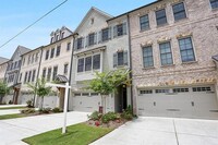Building Photo - 2542 Skyland Dr NE