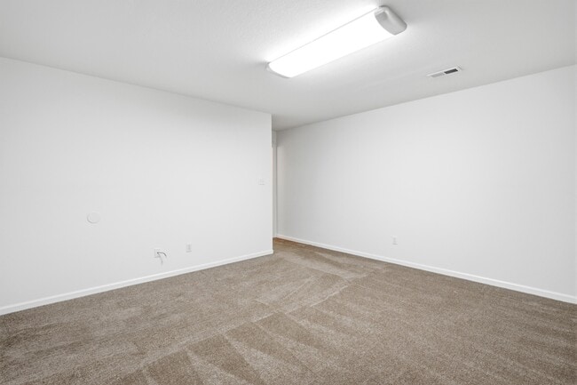 Building Photo - 2413 Northampton Dr