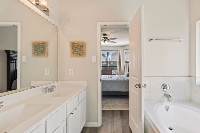 Building Photo - 2221 Raider Dr