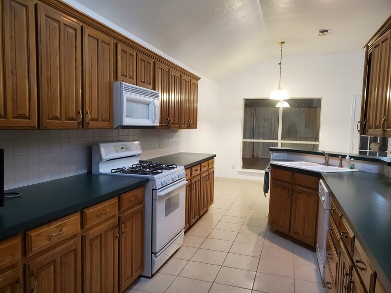 Building Photo - 6812 Coldwater Canyon Rd