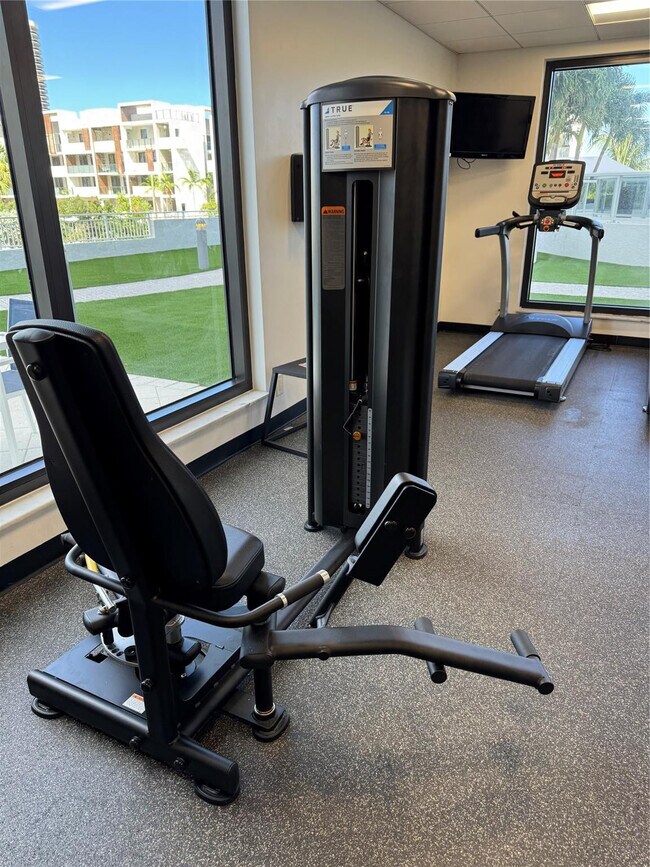 Building Photo - 3015 N Ocean Blvd