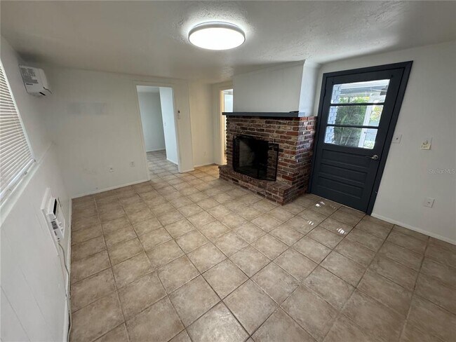 Building Photo - 3740 Aberdeen Dr