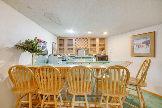 Building Photo - 19 Crescent Ln