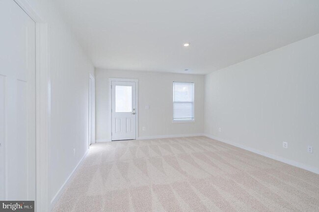 Building Photo - 14 Trotting Rd