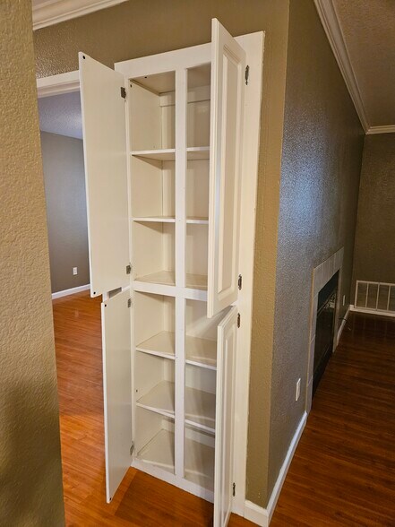 Building Photo - 11150 Trinity River Dr