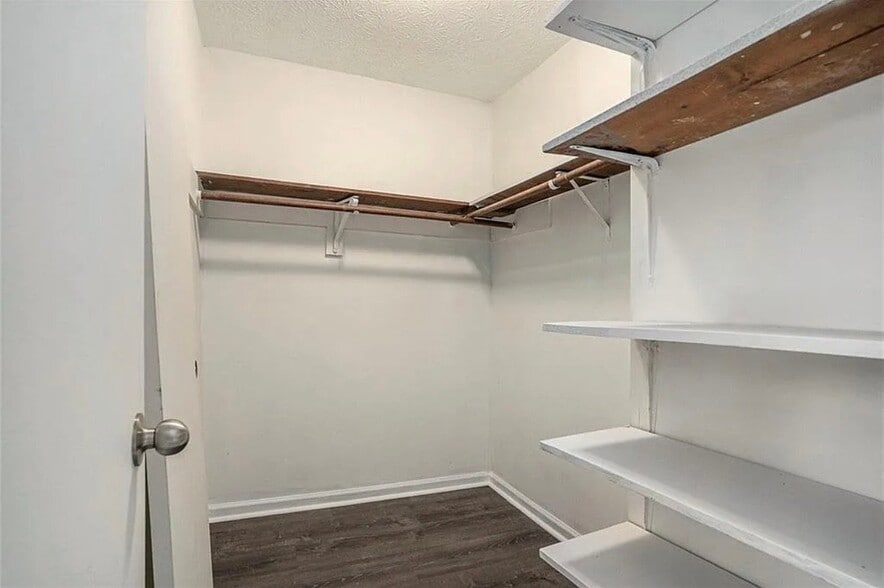 Building Photo - 5472 Glen Haven Dr