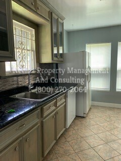 Building Photo - Garden Villas