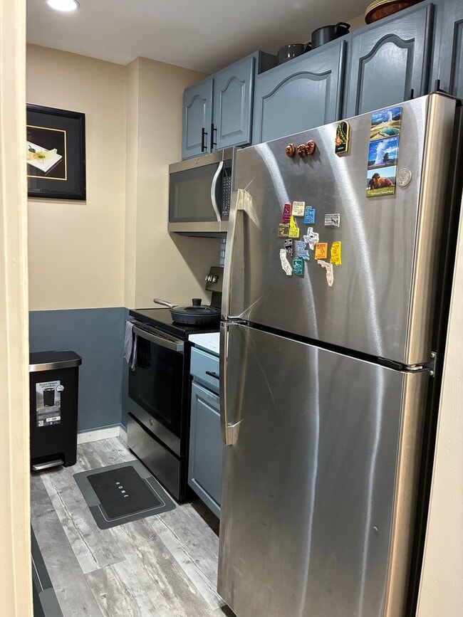 Building Photo - Wonderful 2 bedroom townhouse with heat in...