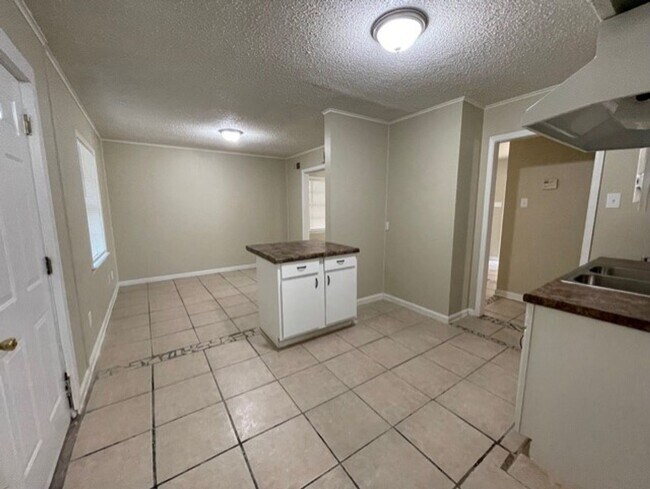 Building Photo - 618 Frayser Dr