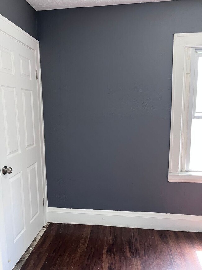 Building Photo - 3-Bedroom Home for Rent in Cleveland – Great Value!