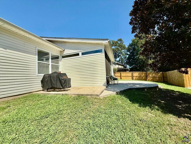 Building Photo - 227 Hearthwood Dr
