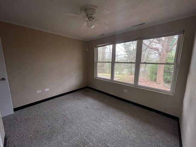 Building Photo - Spacious Duplex located off of South Milledge Avenue! Available soon!