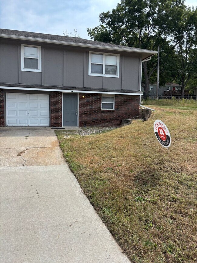 Primary Photo - 409 NE Westwind Dr