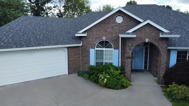 Building Photo - Charming Home in a Prime Columbia Location
