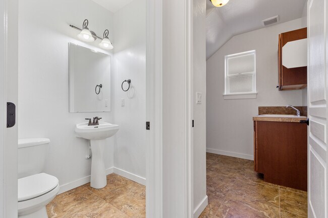Building Photo - 10102 W Brownstone Dr