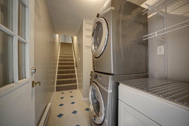 Building Photo - 13711 Flowing Brook Ct