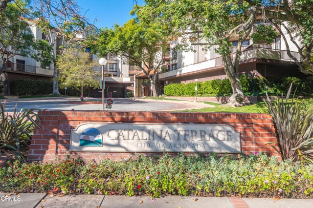 Building Photo - 4210 Vía Arbolada