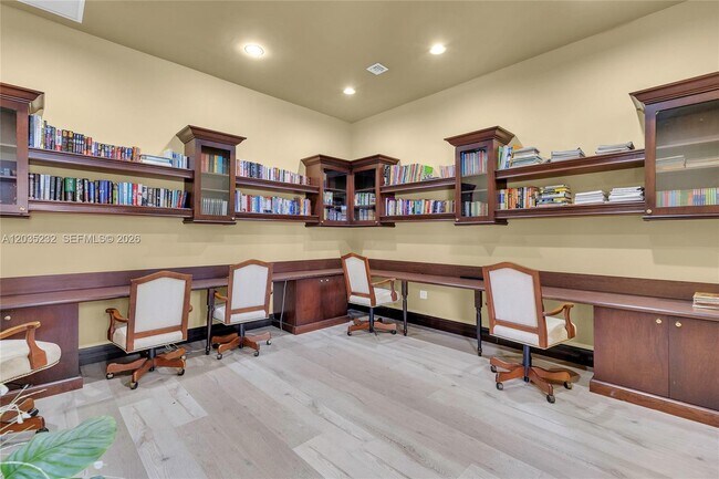 Building Photo - 8000 N Nob Hill Rd