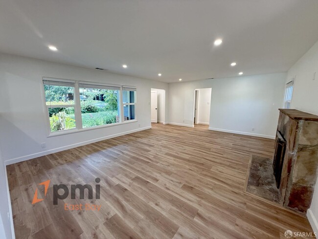 Building Photo - 4570 Alhambra Way