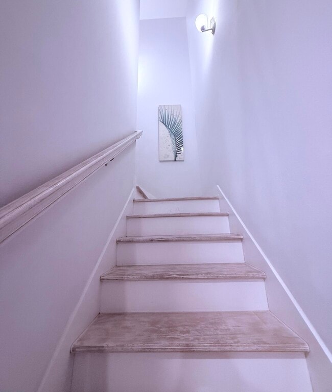 Building Photo - 36 York Ln