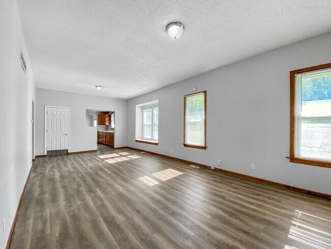 Building Photo - 6608 E 67th St