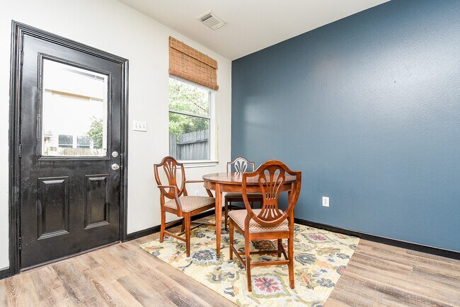 Building Photo - 87 Blue Creek Pl