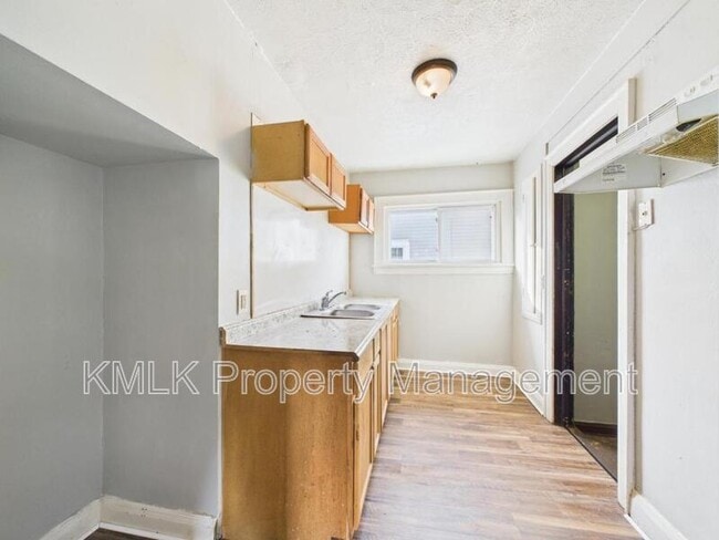 Building Photo - 918 Peckham St